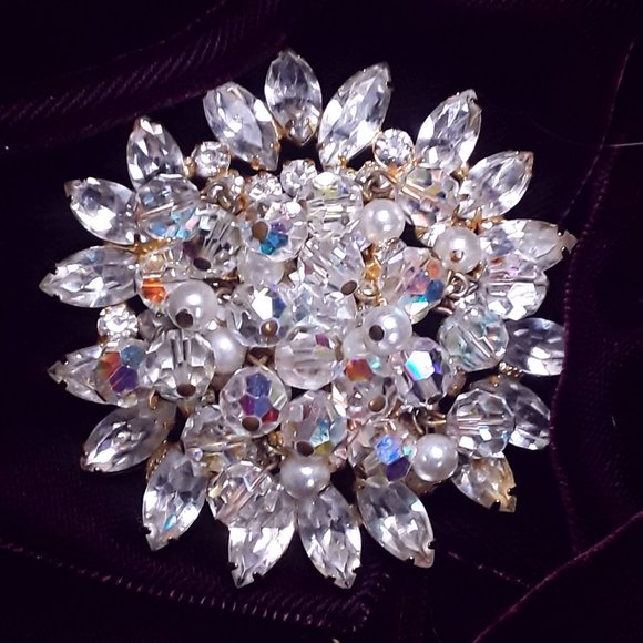 Large Vintage Sparkling Aurora Borealis, Crystals & Faux Pearls Trembler Brooch - Picture 1 of 5